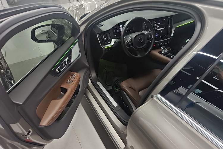 Used Volvo S60 New Energy 2020 T8 e-Drive Hybrid All-Wheel Drive Smart Luxury Edition Driver Seat