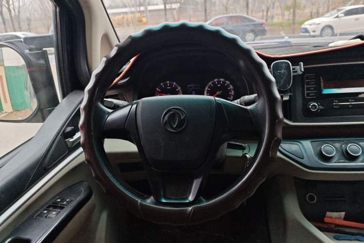 Used FORTHING Lingzhi 2019 M5L 1.6L 9-Seater Base Model China VI Standard Steering Wheel
