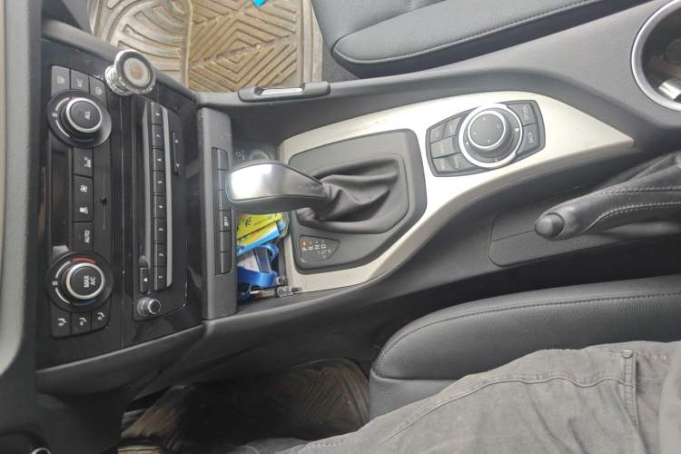 Used BMW X1 2010 sDrive18i Luxury Model Gear Lever