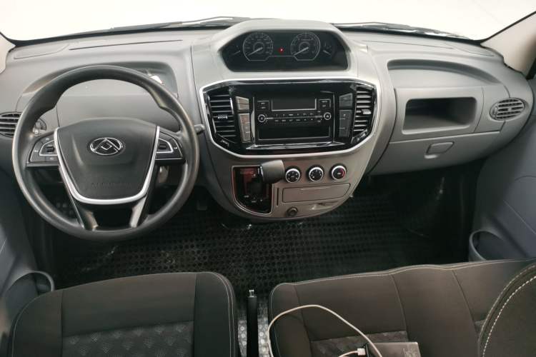 Used SAIC MAXUS Xintu V80 2021 2.0T AMT Classic Aoyuntong Short Wheelbase Mid-Roof 5/6-Seater