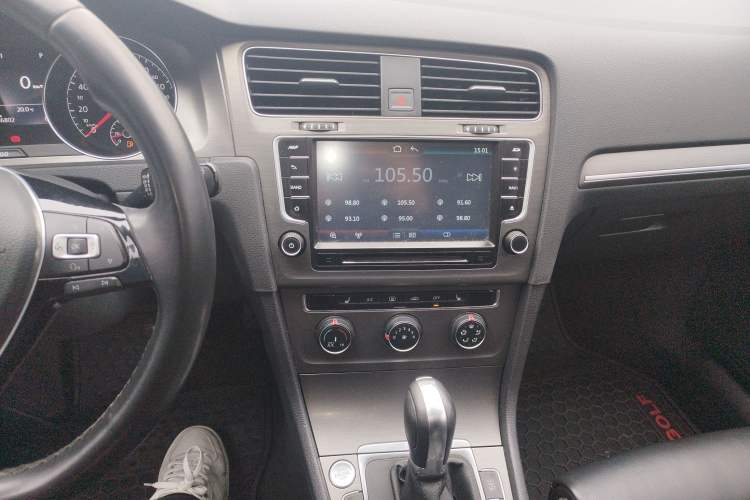 Used Volkswagen Golf 2015 1.4TSI Automatic Luxury Model Audio And AC Panel