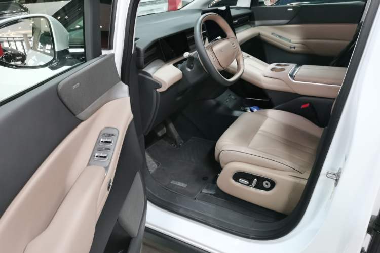 Used XPeng X9 2025 740 Ultra-Long Range Max