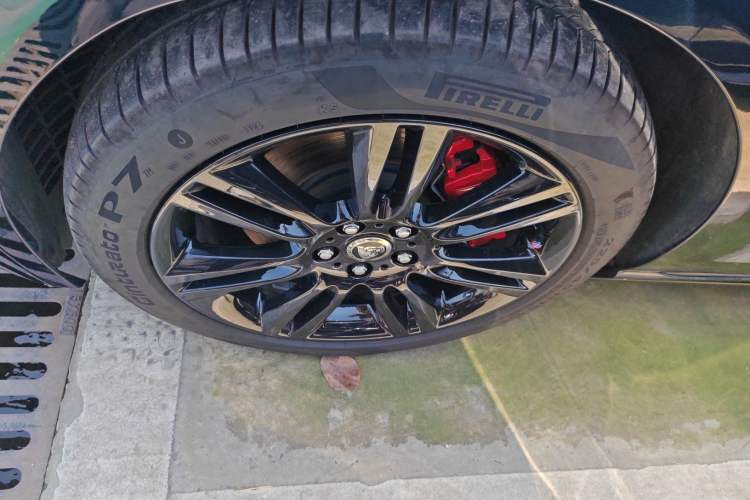 Used Jaguar XEL 2024 2.0T 250 PS R-DYNAMIC S Ebony Black Sport Edition Left Front Wheel Hub