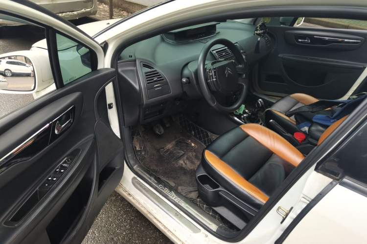 Used Citroen C-Quatre 2013 1.6L Manual Prestige CNG Model Driver Seat