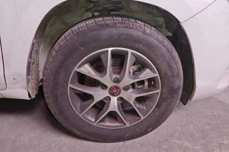 Used BYD Song 2017 Gaishe Upgrade Edition 1.5TID Automatic Elite Model Right Front Wheel Hub