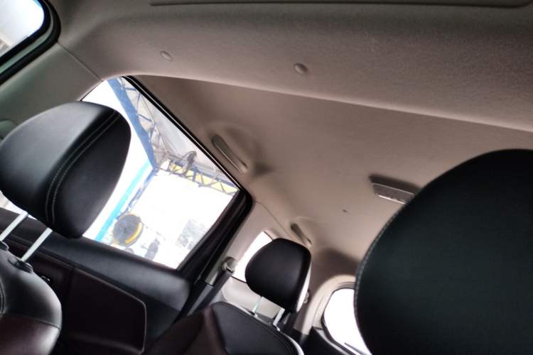 Used Venucia M50V 2019 1.6L CVT Luxury Edition
