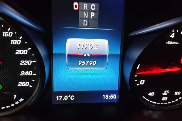 Used Mercedes-Benz V-Class 2021 V 260 Avantgarde Edition Odometer Close Up