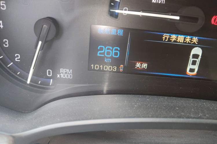 Used Cadillac XTS 2014 28T Comfort Version Odometer Close Up