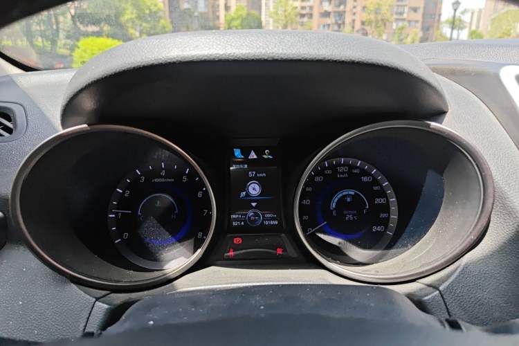 Used CHANGAN CS75 2014 2.0L Manual Luxury Version China IV Standard
