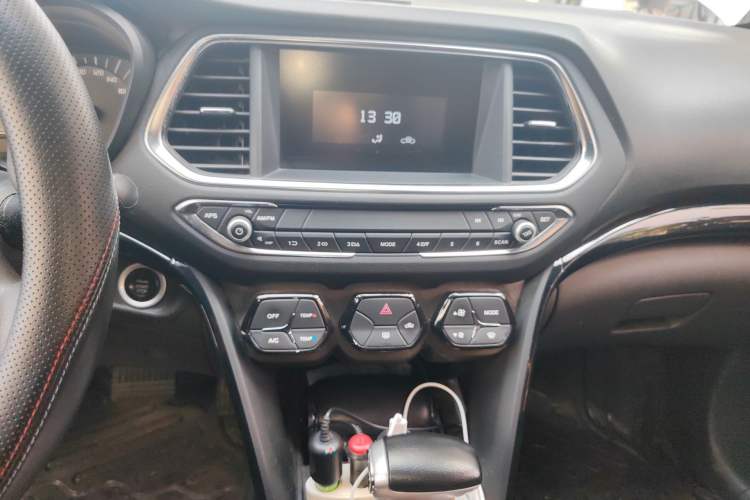 Used GAC Trumpchi GS4 2016 235T G-DCT Elite Edition Audio And AC Panel