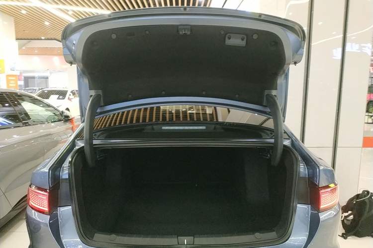 Used BYD Seal 05 DM-i 2025 DM-i Intelligent Drive 120KM Flagship Model Trunk