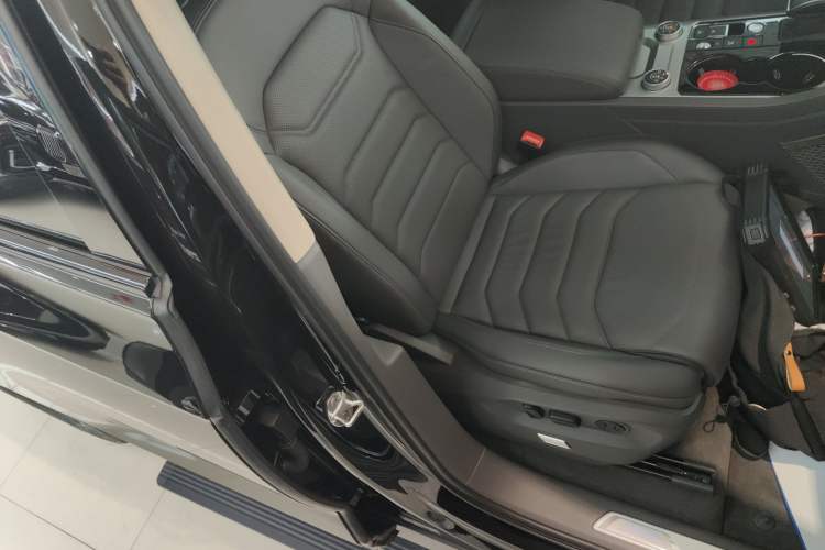 Used Volkswagen Touareg 2023 3.0 TSI Luxury Edition Obsidian Black Sport Package
