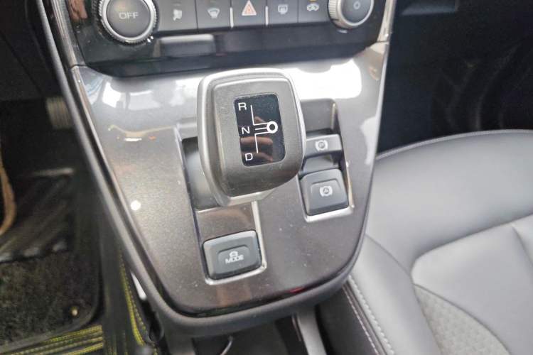 Used ORA iQ 2018 High-Range Version Smart Connectivity Model
