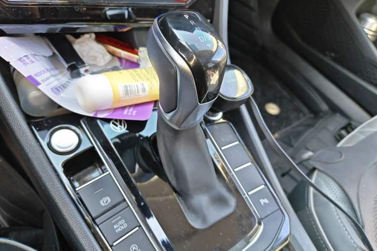 Used Volkswagen Sagitar 2023 280TSI DSG Excellence Edition Gear Lever