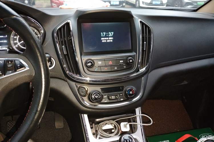 Used Baojun 560 2015 1.8L manual luxury version
