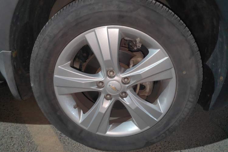 Used Chevrolet Captiva 2012 2.4L 4x4 Flagship Edition 7 Seats Right Front Wheel Hub