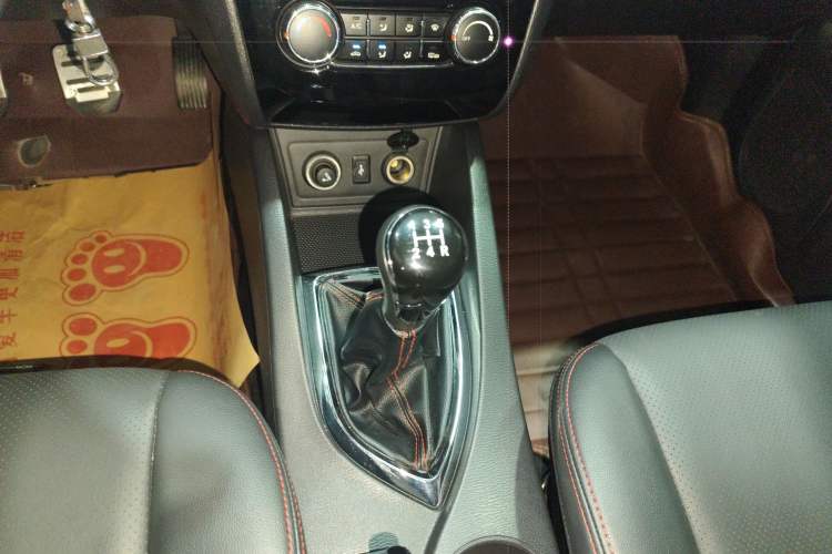 Used CHANGAN KAICHENG Oushang A600 2016 1.5L Manual Luxury 7-Seater Gear Lever