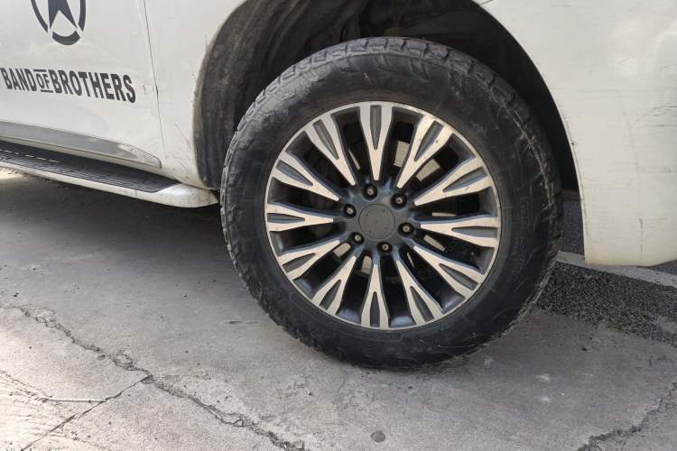 Used Nissan Patrol  Right Front Wheel Hub