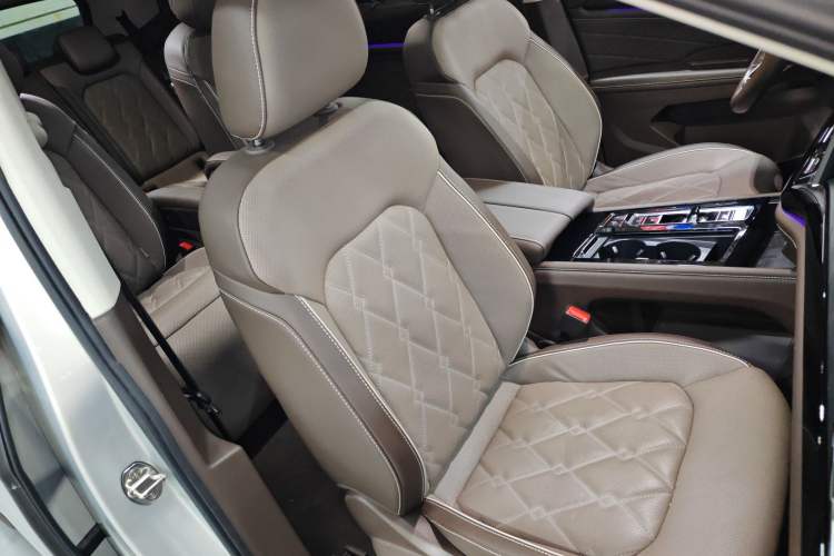 Used Volkswagen Viloran 2023 380TSI Prestige Edition Right Front Seat