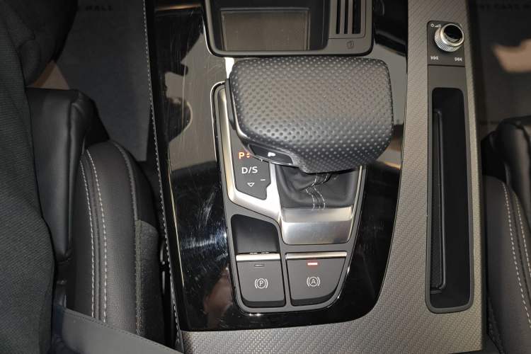 Used Audi Q5L 2024 40 TFSI Luxury Dynamic Edition Gear Lever