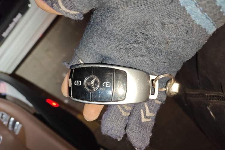 Used Mercedes-Benz E-Class 2018 Restyled E 300 L Sporty and Stylish Edition Vehicle Key