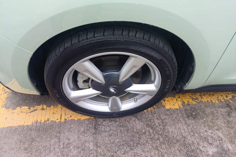 Used ORA Good Cat 2023 401 km Standard Range Premium Version Lithium Iron Phosphate Left Front Wheel Hub