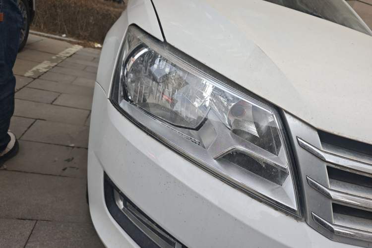 Used Volkswagen Santana 2013 1.6L Manual Comfort Edition Right Front Headlight