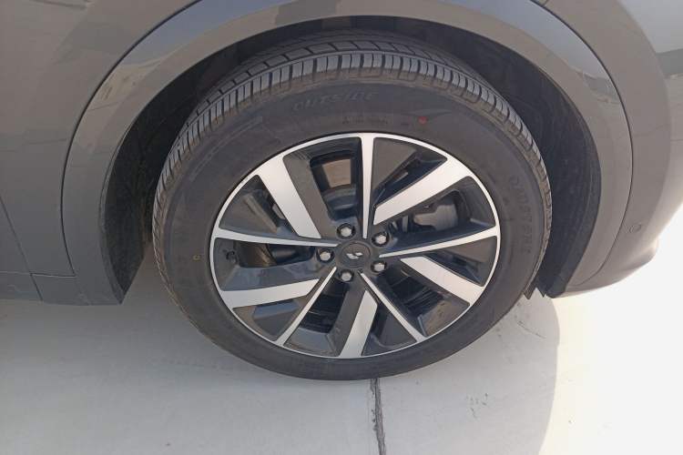 Used Li Auto L7 2023 Pro Model Right Front Wheel Hub