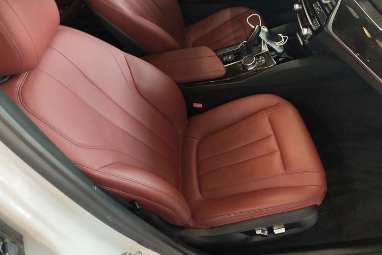 Used BMW 5 Series 2019 530Li Leading Model M Sport Package Right Front Seat