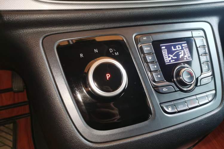 Used SAIC MAXUS G10 2021 2.0T Automatic Elite Edition Gasoline 7-Seater Gear Lever