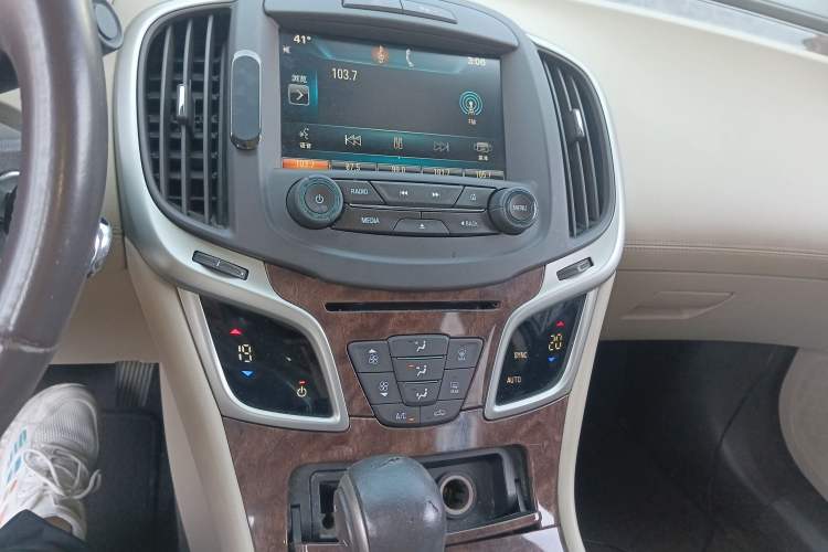 Used Buick LaCrosse 2013 2.4L SIDI Leading Comfort Version
