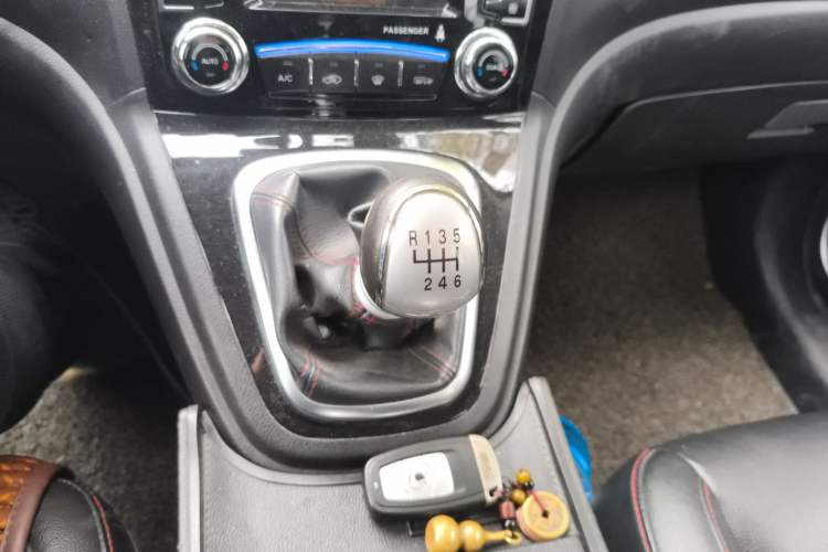 Used Haval H6 2015 Upgraded Model 1.5T Manual Two-Wheel Drive Elite Version