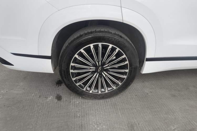 Used Chery Tiggo 9 2025 2.0T Automatic Two-Wheel Drive Luxury Edition 5 Seats Right Rear Wheel Hub