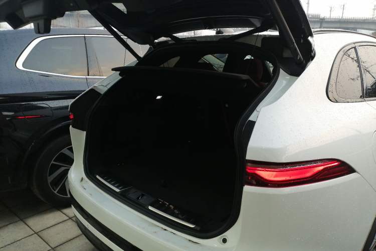 Used Jaguar F-PACE 2024 P250 R-Dynamic SE
