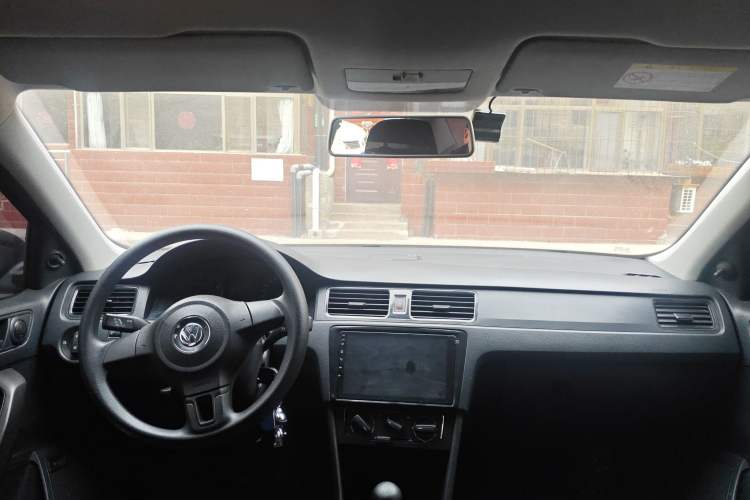 Used Volkswagen Santana 2015 1.6L Manual Fashion Edition Center Console