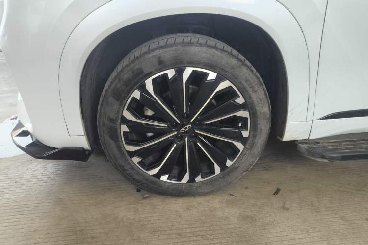 Used Chery Tiggo 9 2023 Facelift 2.0T Dual-Clutch Two-Wheel Drive Luxury Edition 5 Seats