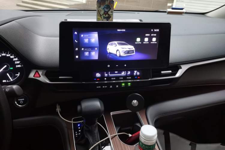 Used Toyota SIENNA 2026 Model 2.5L Dual-Engine Two-Wheel-Drive Comfort Edition
