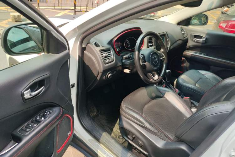 Used Jeep Compass 2017 200TS Automatic High-Performance All-Wheel Drive Edition Driver Seat