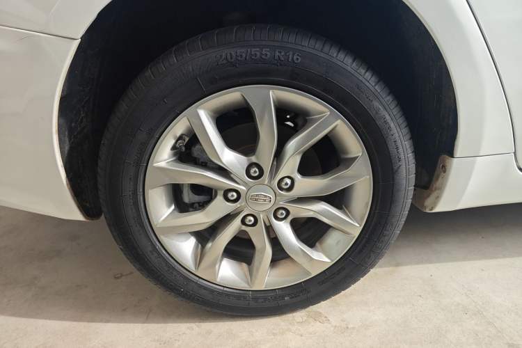 Used Geely Auto Emgrand GL 2017 1.3T DCT Elite Model Right Rear Wheel Hub