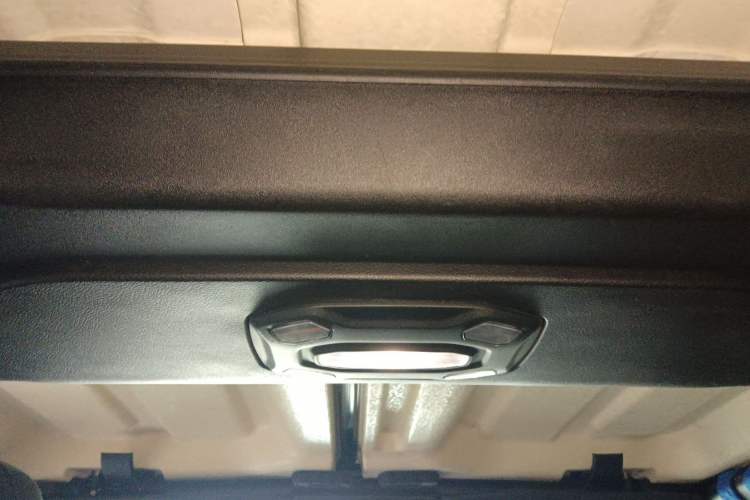 Used Jeep Wrangler 2018 2.0T Sahara Four-Door Edition Headliner