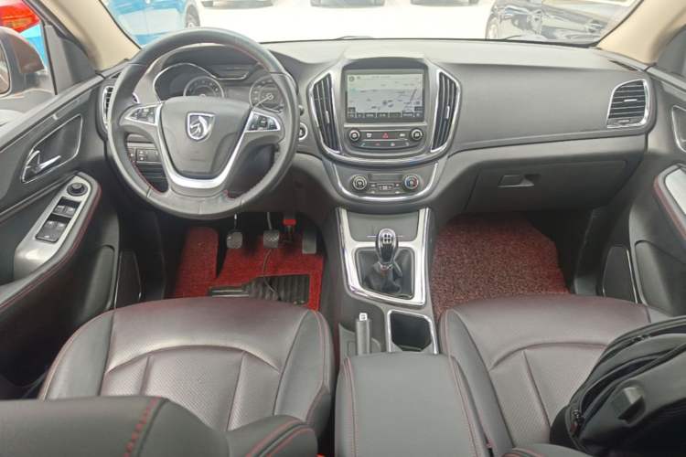Used Baojun 560 2015 1.8L manual luxury version
