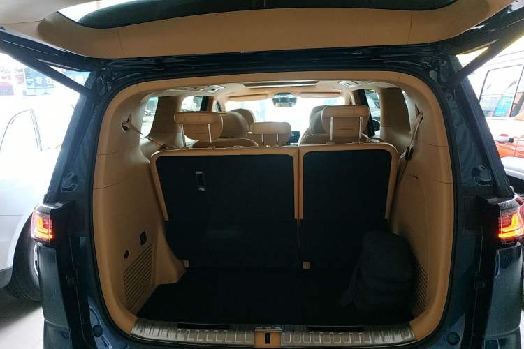 Used VOYAH Dream 2025 PHEV Four-Wheel-Drive Flagship Version – Qiankun Edition Trunk