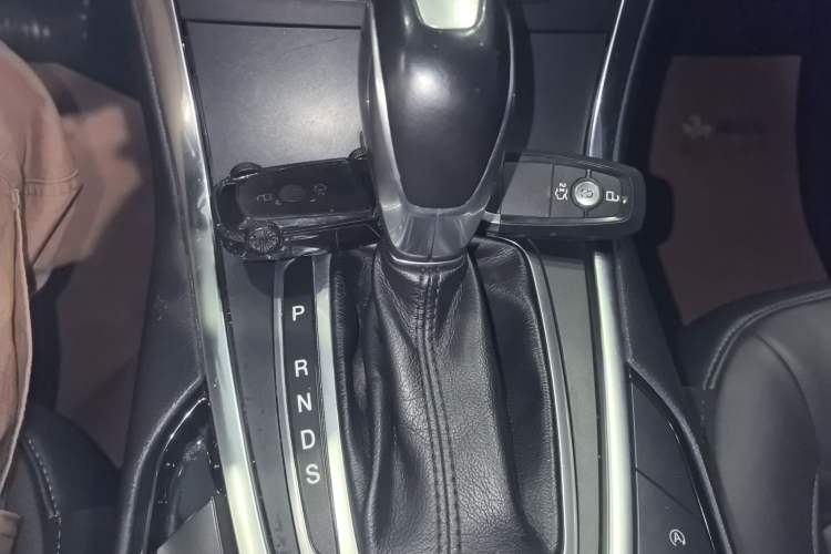 Used Ford Edge 2018 EcoBoost 245 Two-Wheel-Drive Titanium 7-Seater China V Standard Gear Lever