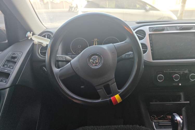 Used Volkswagen Tiguan L 2016 280TSI Automatic Two-Wheel-Drive Silk Road Style Edition