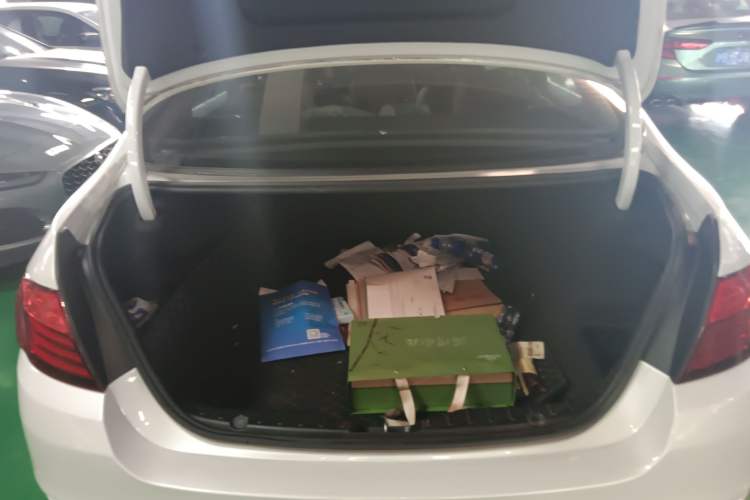 Used BMW 5 Series 2014 520Li Elegant Model
