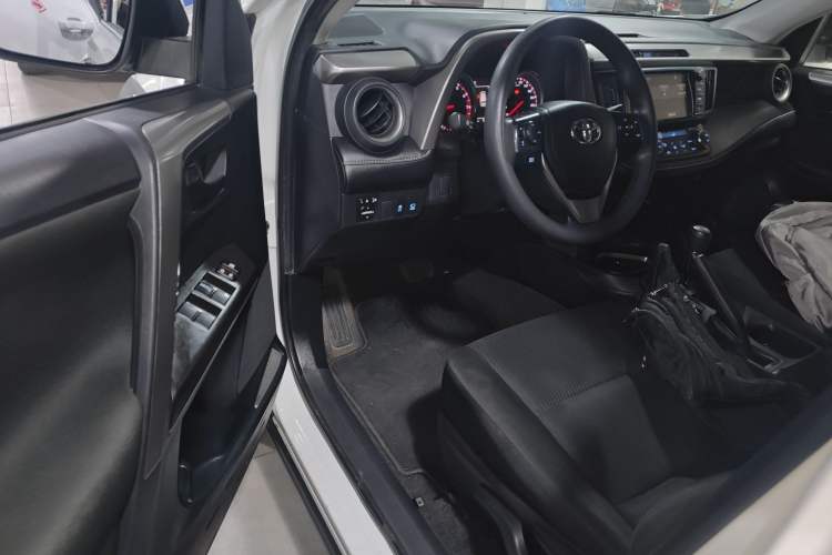 Used Toyota RAV4 2019 2.0L CVT Two-Wheel Drive Fashion X Limited Edition China VI Standard