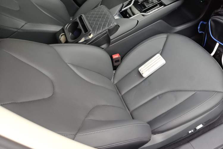 Used Hongqi E-QM5 2022 431 km Charge & Enjoy Edition Right Front Seat