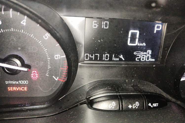 Used Peugeot 2008 2015 Playful Edition 1.6L Automatic Jade Model Odometer Close Up