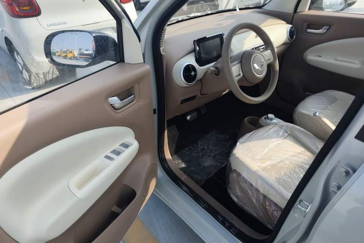 Used Wuling Hongguang MINIEV 2025 Four-Door Version Advanced Edition
