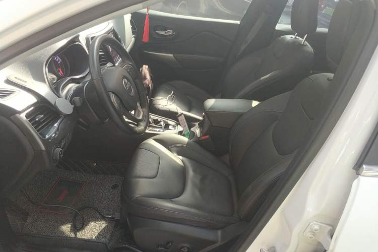 Used Jeep Cherokee 2019 2.0T 2WD Enjoyment Edition China V
